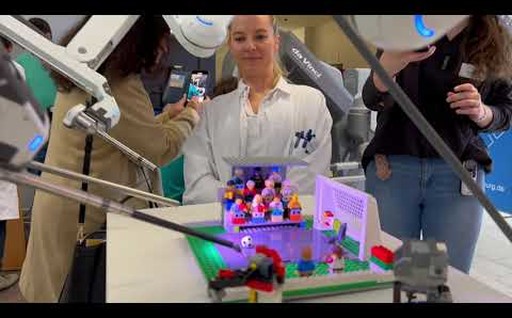 OP-Roboter Präsentation "DaVinci" bei "Elfmeterturnier" mit FCA-Profi im Uniklinikum Augsburg